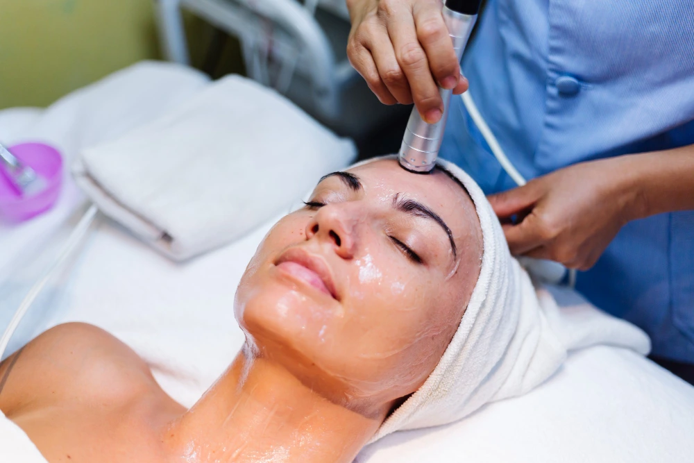For Normal Skin – HydraGlow Facial